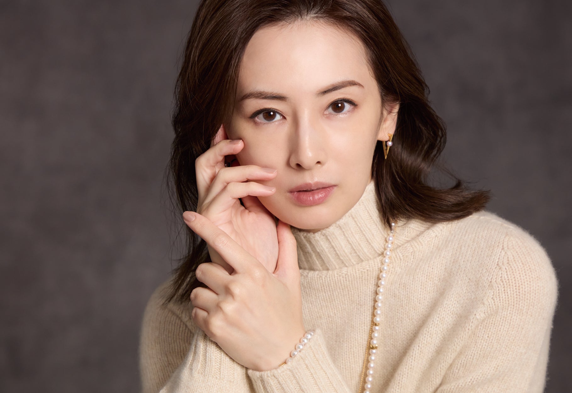 北川景子、2026年カレンダー決定 “圧倒的エレガンス”なビジュアルも解禁