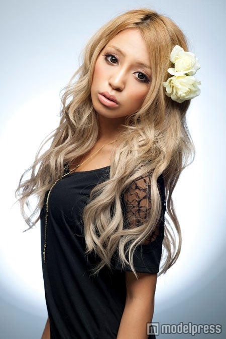 注目の人気モデル2名、ISSA×SoulJaコラボで歌手デビュー