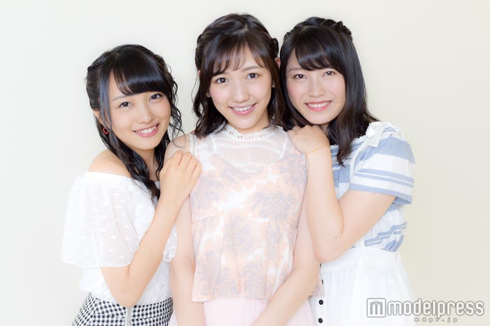 (左から)向井地美音、渡辺麻友、横山由依(C)モデルプレス