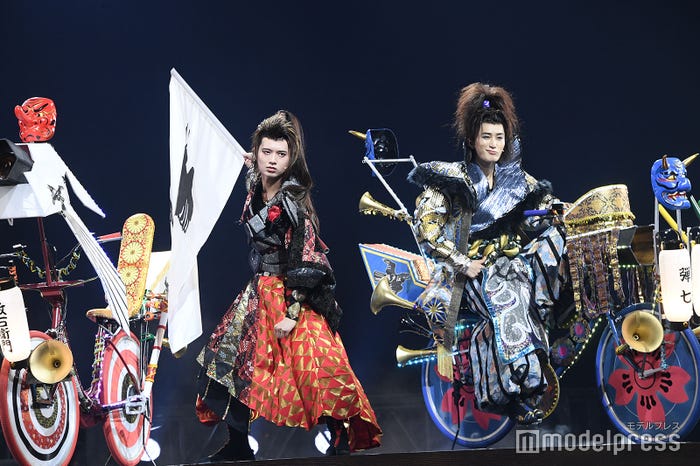 表情豊かに堂々とした出で立ちを見せた井上瑞稀、男気溢れる荒れくれ者集団のリーダーを力強く演じた橋本涼「劇走江戸鴉~チャリンコ傾奇組~」ゲネプロ(C)モデルプレス