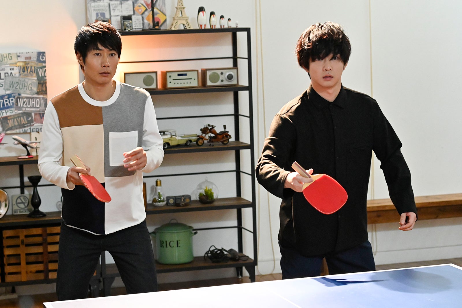 （左から）戸次重幸、千葉雄大（C）テレビ朝日