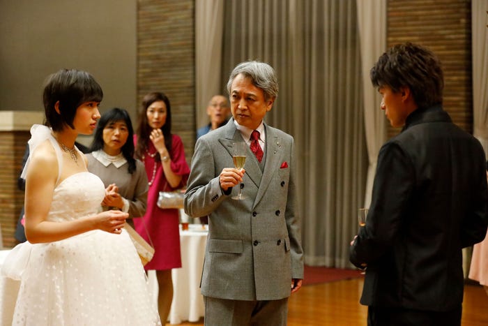 太田夢莉、中村育二/ドラマ「ミナミの帝王ZERO」より(画像提供:関西テレビ)