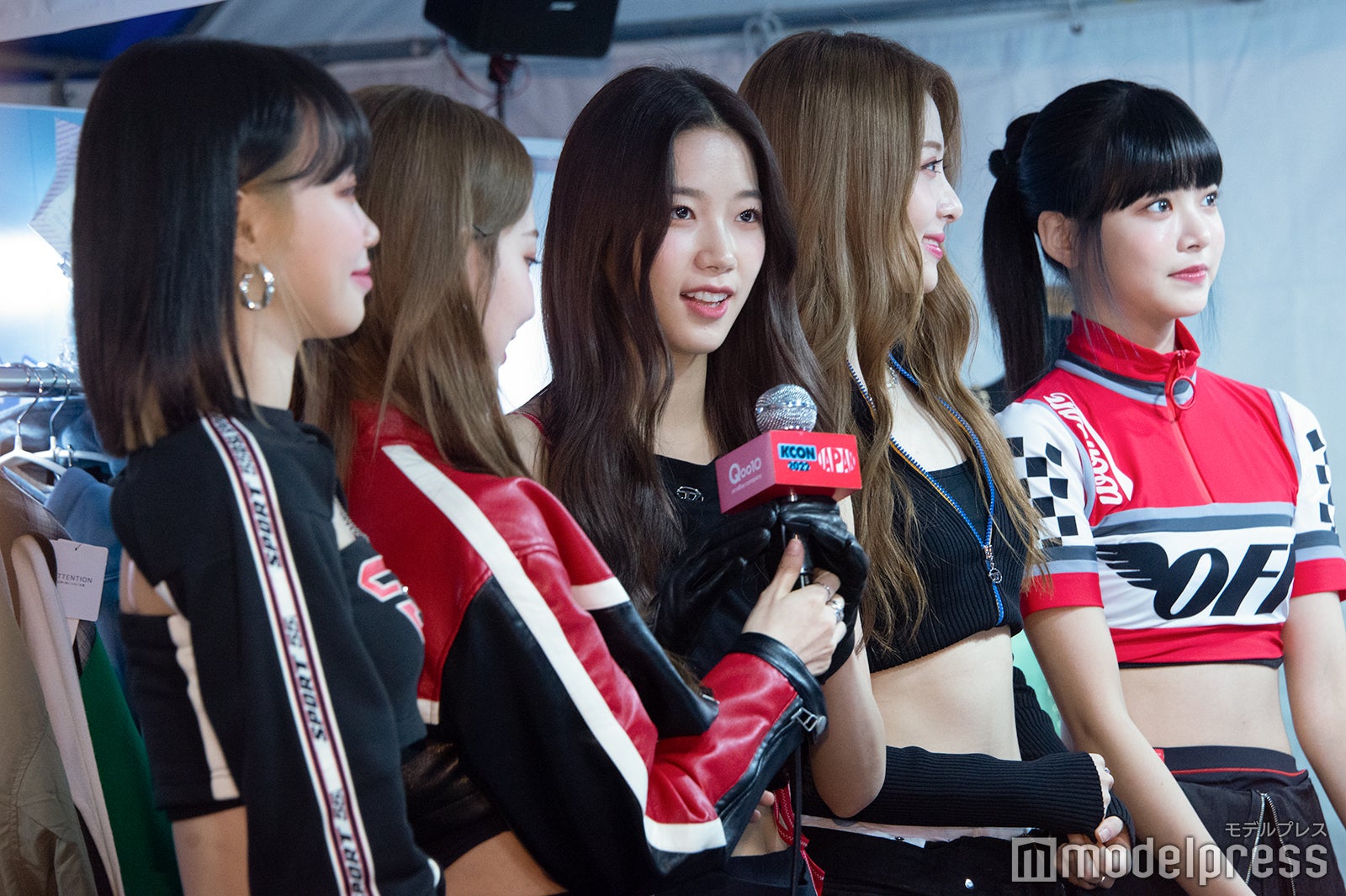 LE SSERAFIM／キム・チェウォン、宮脇咲良、カズハ、ホ・ユンジン、ホン・ウンチェ（C）モデルプレス