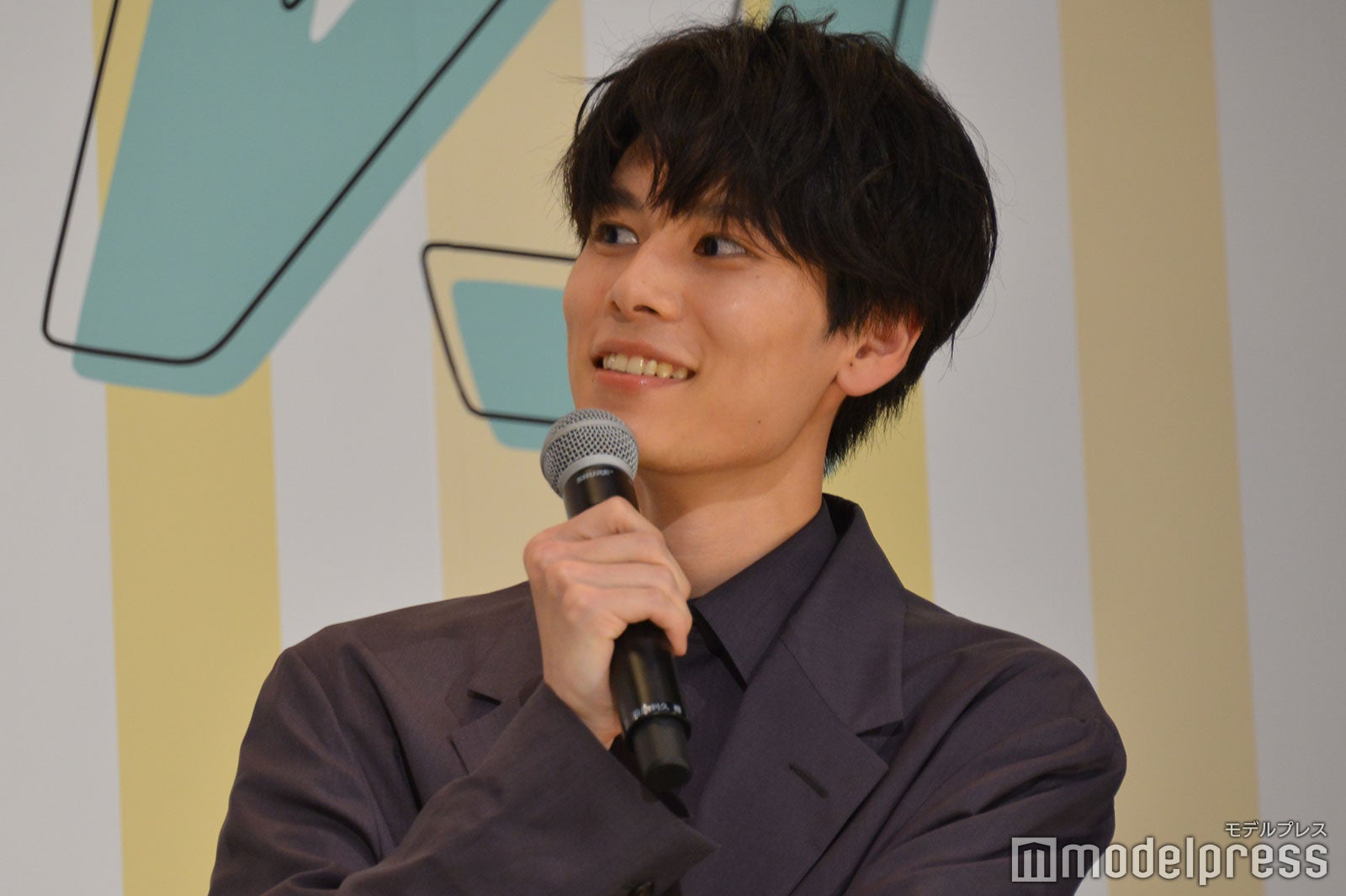 5歳児扱いされる萩原利久（C）モデルプレス