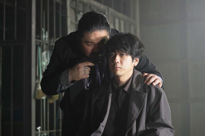 米本学仁、二宮和也「ONE DAY~聖夜のから騒ぎ~」第6話より(C)フジテレビ