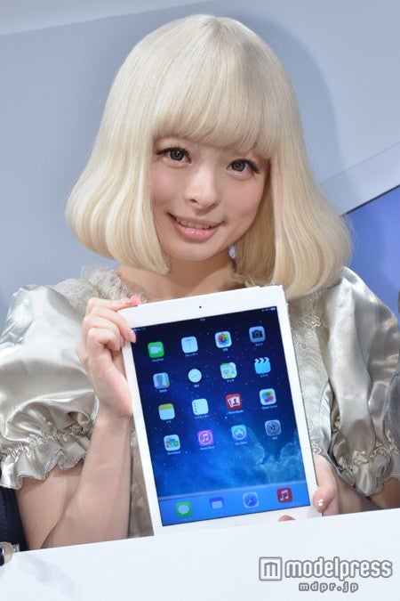 きゃりーが興奮「記念すべき瞬間」　新「iPad Air」を発表
