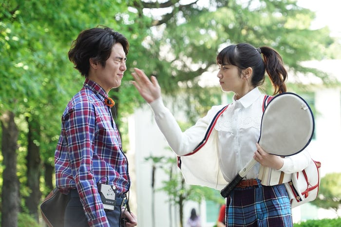 間宮祥太朗、小松菜奈(C)2016 森本梢子/集英社・映画「高台家の人々」製作委員会・BeeTV