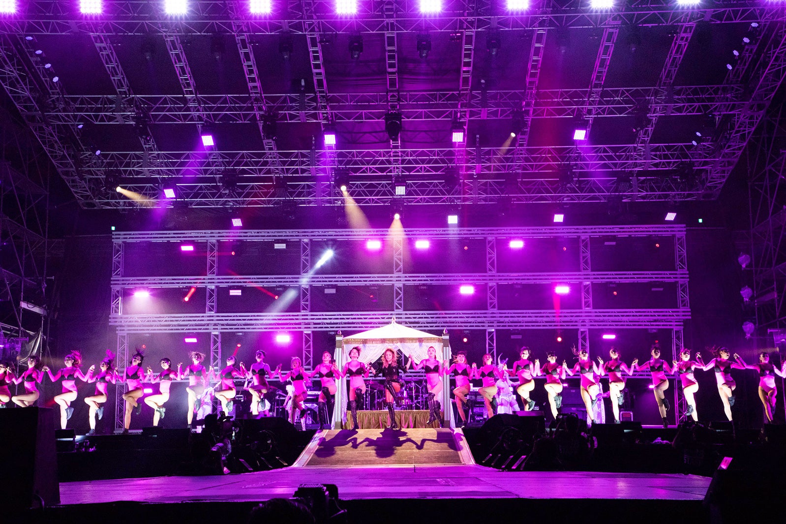 浜崎あゆみLIVEセット 浜崎あゆみ、被りなしのセットリストで臨んだファンクラブツアー