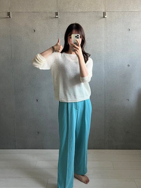 メッシュセーター　ブルー　パンツ　コーデ　トップスアウト