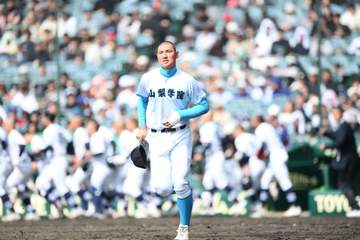 左手首を骨折した山梨学院・菰田陽生投手が見せた、メンタルの強さ