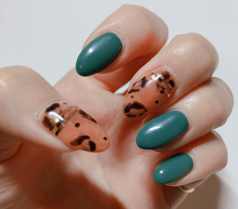 利き手で塗ったものがコチラ！