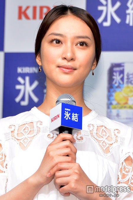 画像1 12 武井咲 理想のキスに照れ笑い モデルプレス