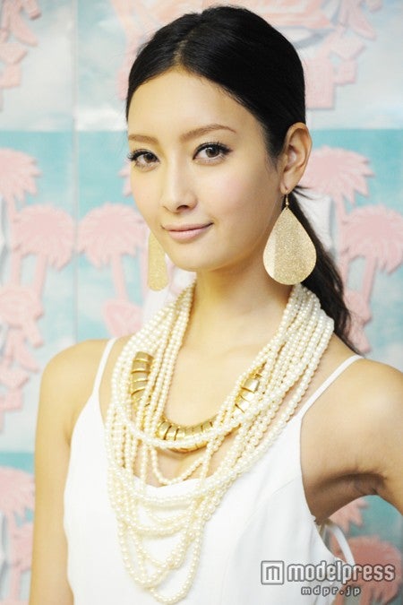 菜々緒、抜群スタイルも「満足していない」　体型への想いを語る　モデルプレスインタビュー