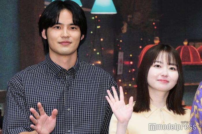 水上恒司、山田杏奈(C)モデルプレス