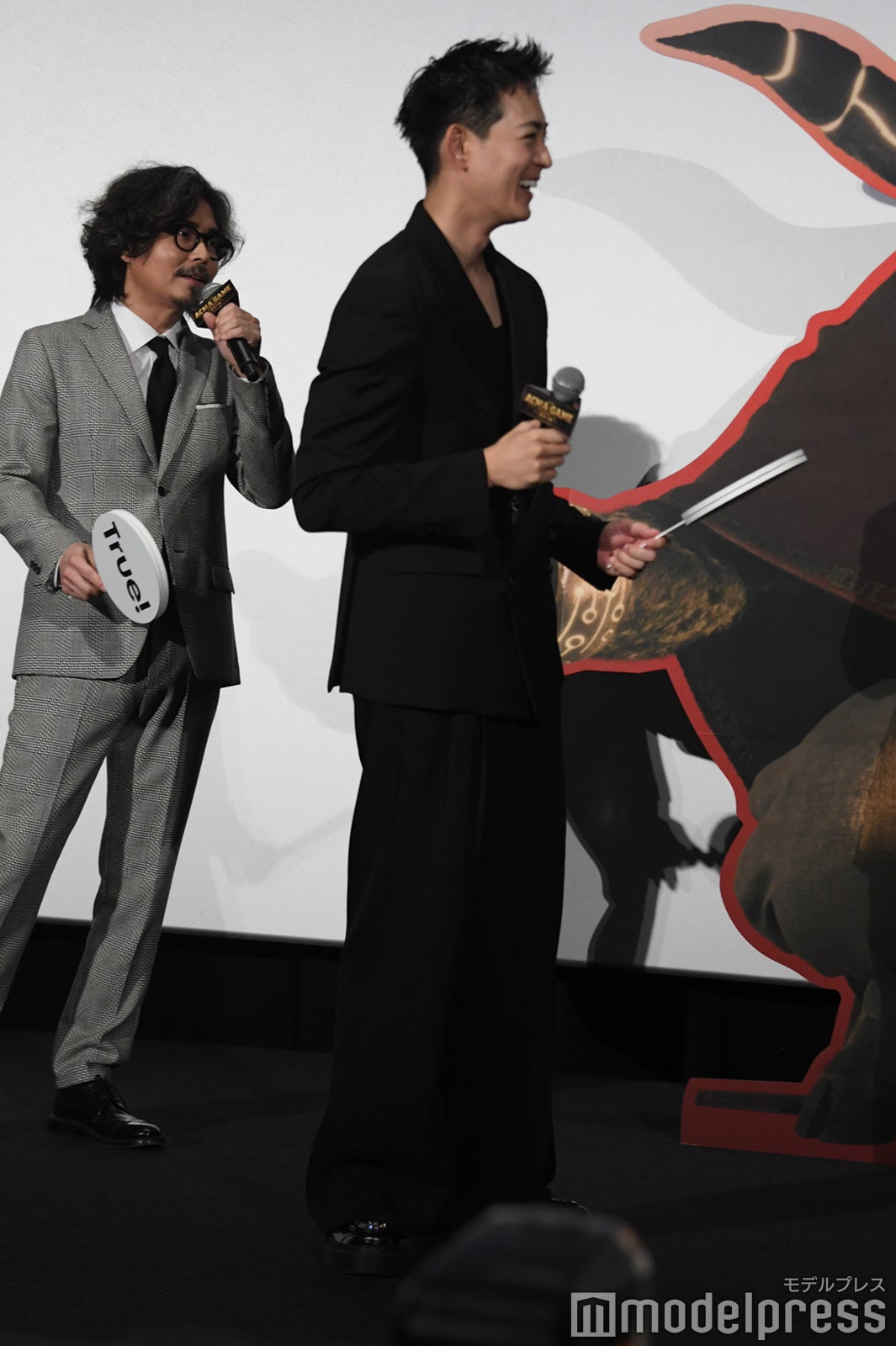 途中退場する竜星涼（C）モデルプレス