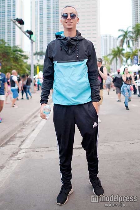 スポーティーなスタイルはワンカラープラスして個性的