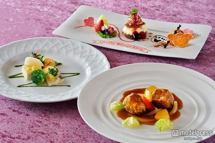 “スウィート・ダッフィー”ランチコース¥4,120(C)Disney