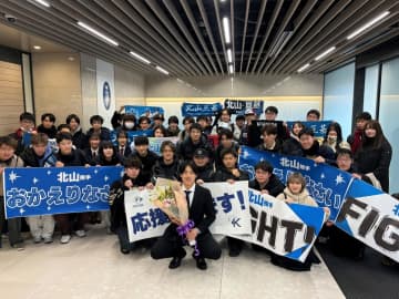 日本ハム・北山がM-1王者・たくろうに刺激「負けないように。KSDの波に乗って」母校の京産大を訪問