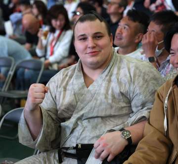 尚弥と中谷の決戦、大相撲から横綱豊昇龍観戦「レベルの高い試合見られて良かった」大関霧島、安青錦も姿