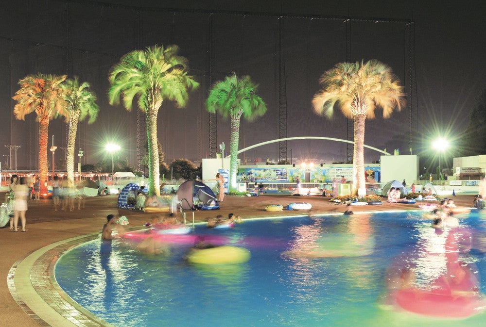 ナイトプール／画像提供：よみうりランド