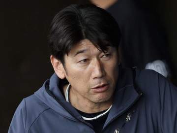 「えーお相撲さんたちの中にいると小さい（笑）」 錣山部屋が前DeNA監督らとの集合写真投稿「ハマの番長 かっこいい！！」