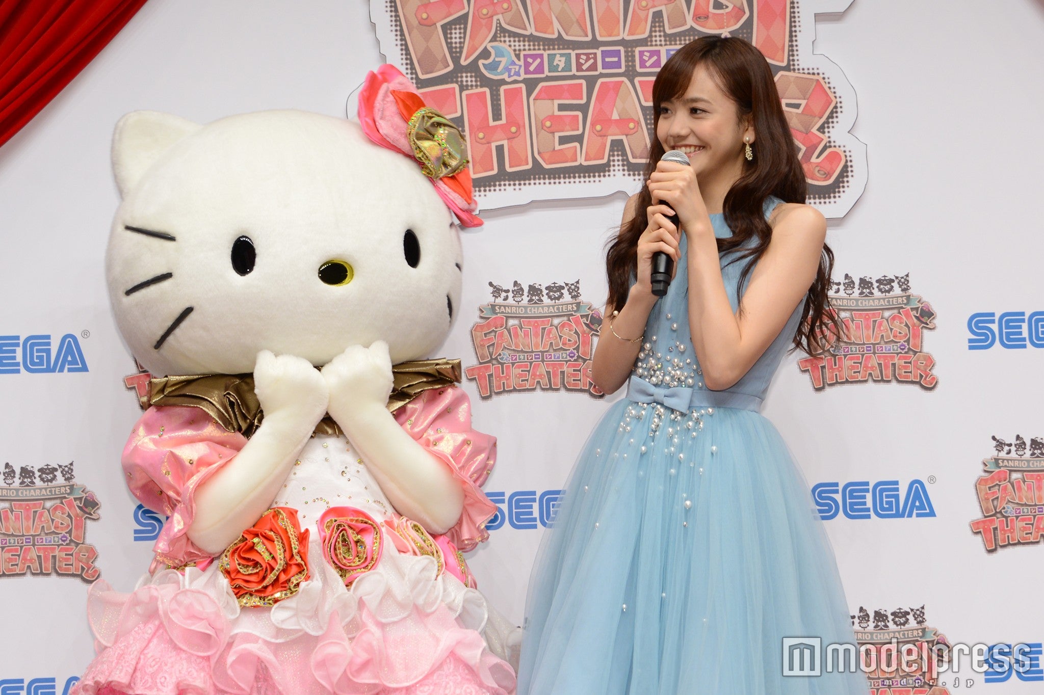 キティちゃんとの共演に感激（C）モデルプレス