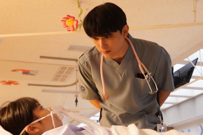 吉沢亮「PICU 小児集中治療室」第9話より(C)フジテレビ