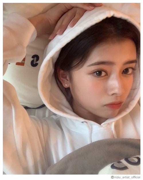 NiziUリマ、ニナに“ドッキリ” 流暢な英会話が話題「2人ともかっこよすぎ」「最高の企画」