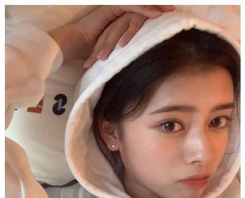 NiziUリマ、ニナに“ドッキリ” 流暢な英会話が話題「2人ともかっこよすぎ」「最高の企画」