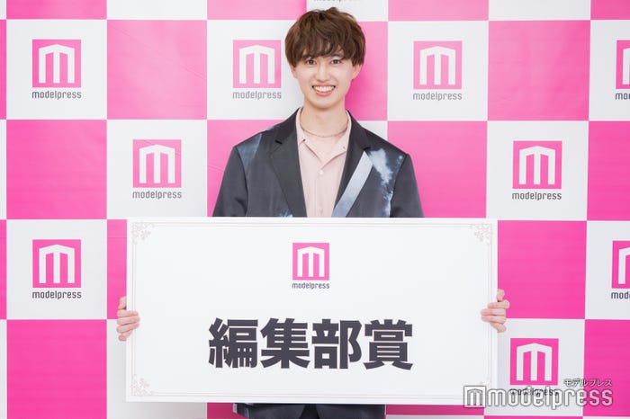 石田侑也さん(C)モデルプレス/ジャケット:semoh、Bureau Ueyama inc(03-6451-0705)、¥70,400/パンツ:semoh、Bureau Ueyama inc(03-6451-0705)、¥37,400/その他スタイリスト私物