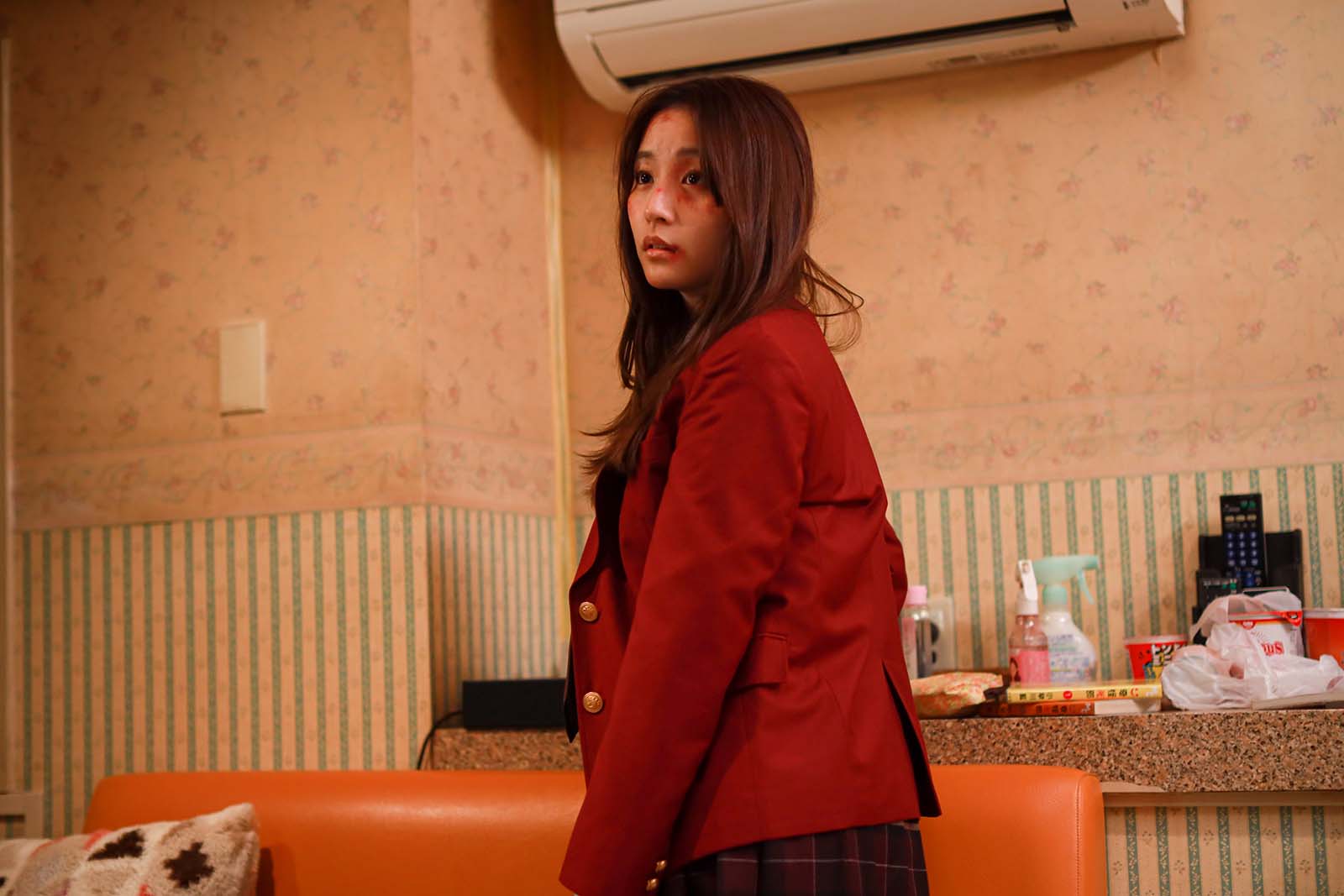 浅川梨奈「離婚しない男―サレ夫と悪嫁の騙し愛―」第7話より（C）テレビ朝日