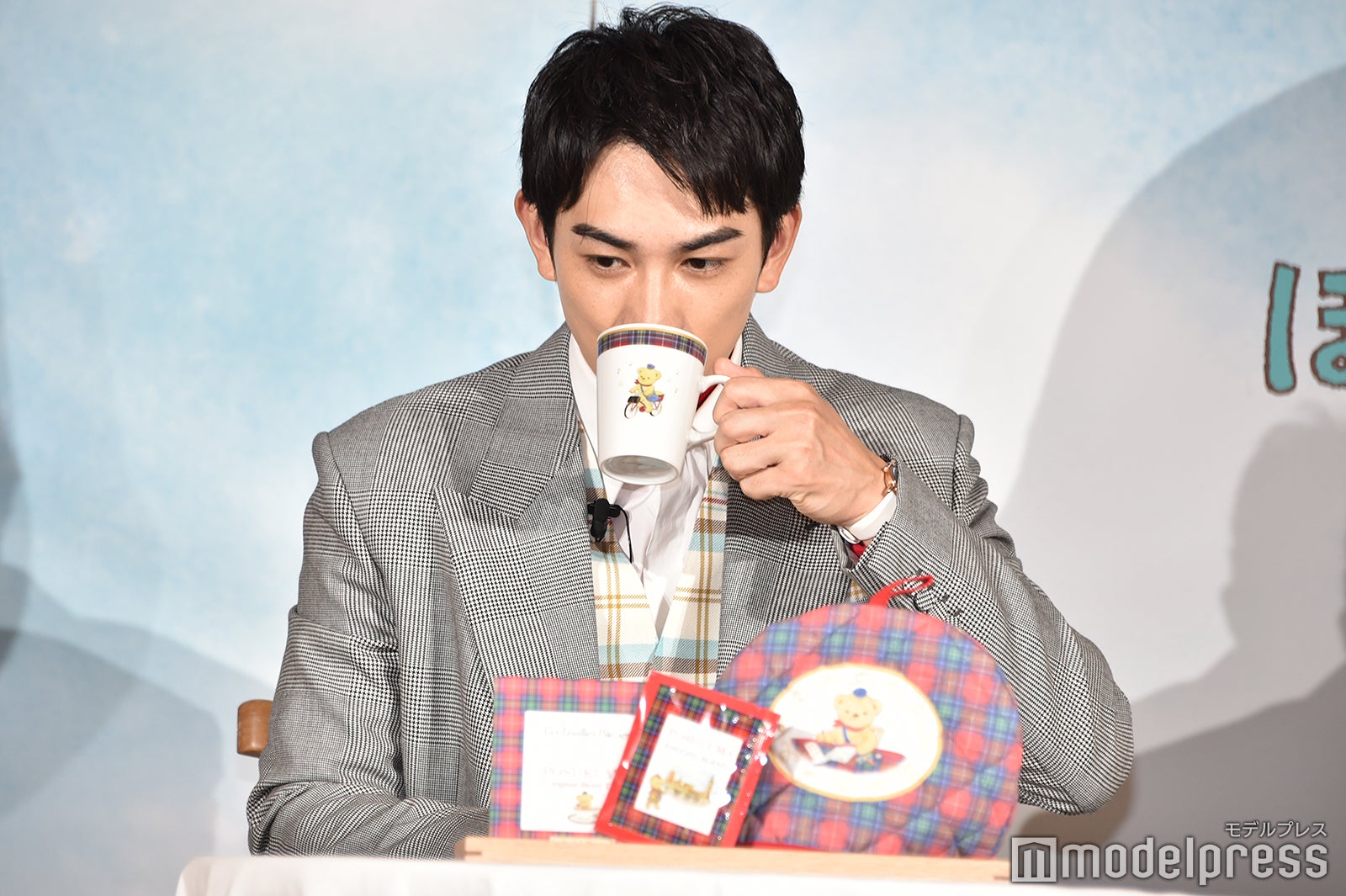 ぽすくまのティーカップで味わう町田啓太（C）モデルプレス