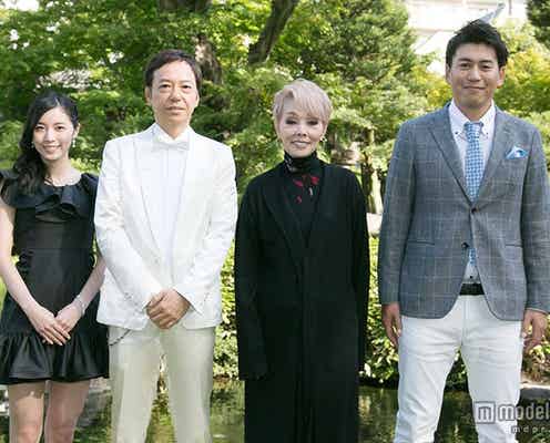松井珠理奈、ミニドレスで美脚披露 初のレッドカーペットに笑顔