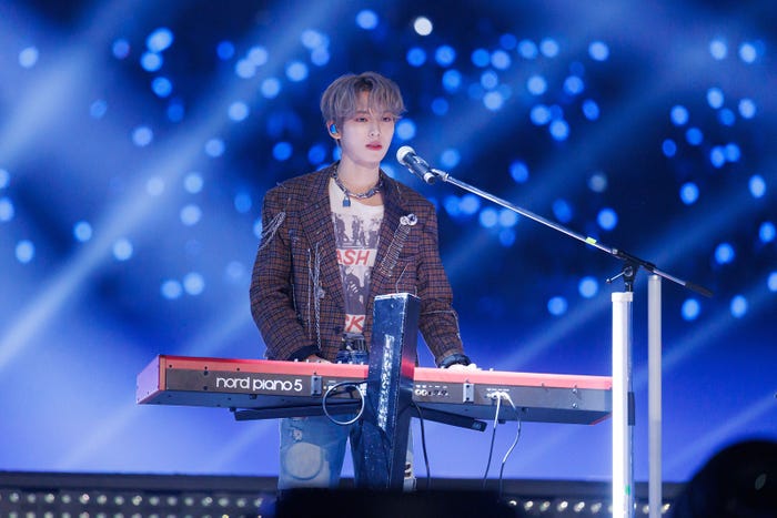 ハン・ユジン(ZEROBASEONE)/自己発光TOENZE(C)CJ ENM Co., Ltd, All Rights Reserved