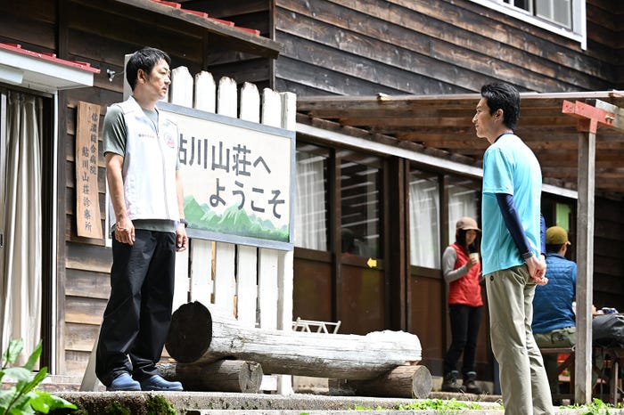 大森南朋、杉野遥亮「マウンテンドクター」第9話より(C)カンテレ