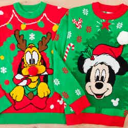 セーター各5,900 円 （C）Disney