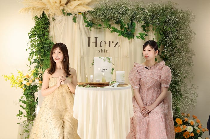 舟山久美子、吉田朱里/写真:Ayami(提供写真)