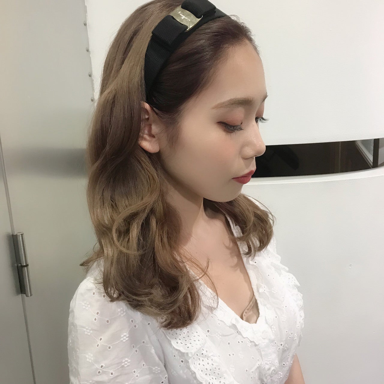 汗ばむ時期のプチイメチェン！【前髪あり＆なし別】でこ出しヘアアレンジ モデルプレス