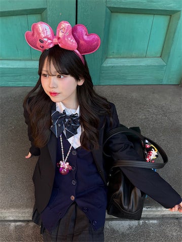 カジサックの高1長女、巻き髪‟制服ディズニー”ショットに反響「ビジュが過去一な気がする」