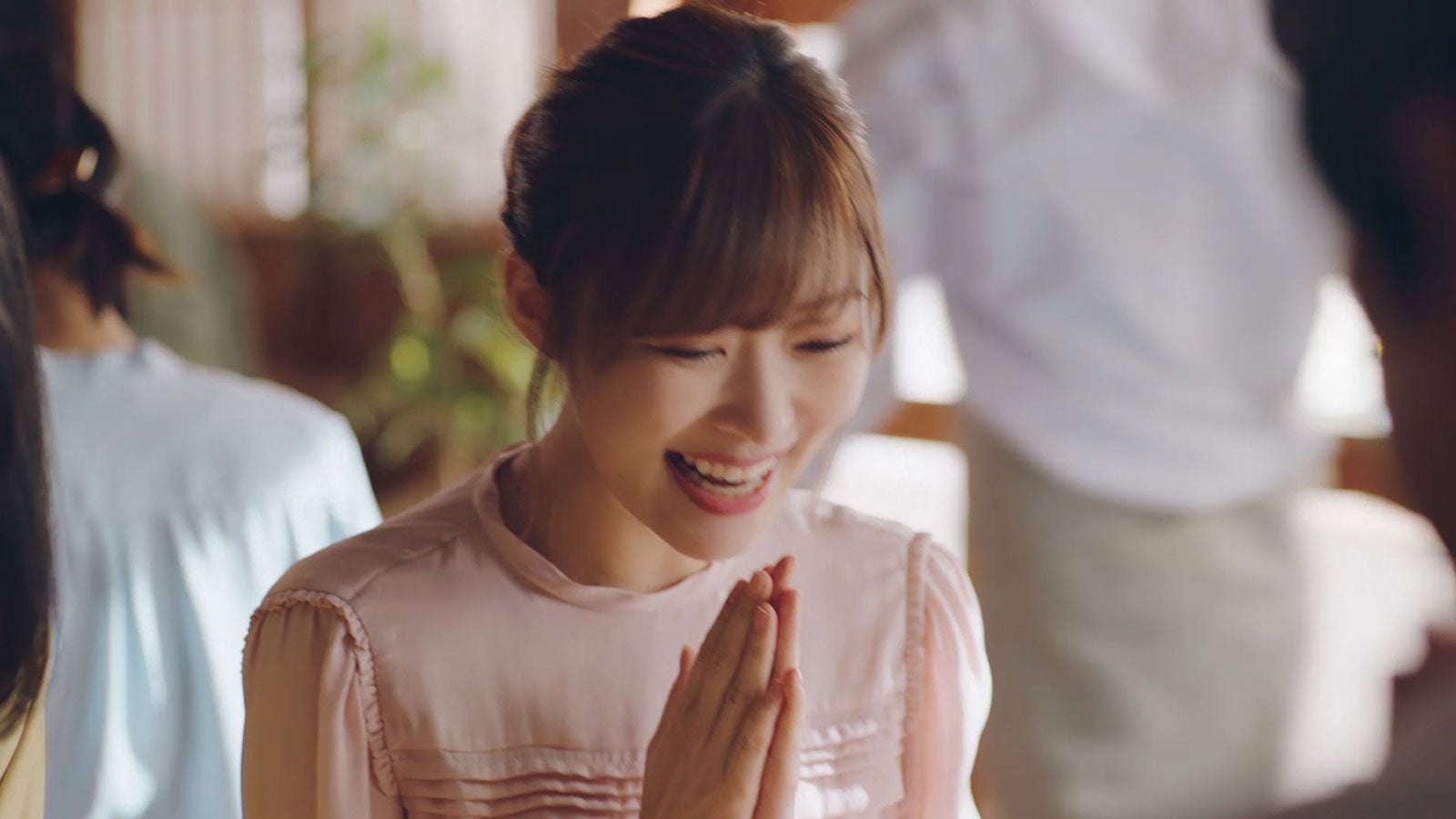 指原莉乃「からだすこやか茶W」新CM『唐揚げ定食』篇（提供画像）