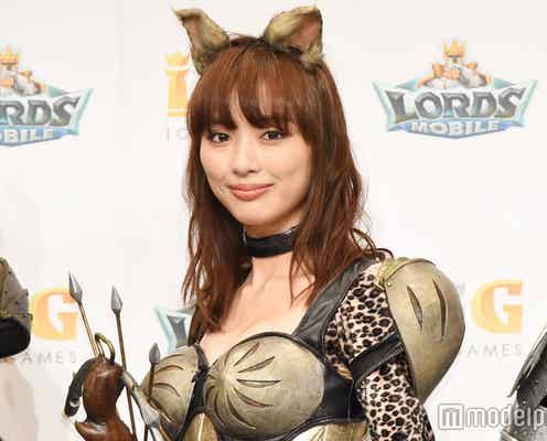 内田理央、谷間チラ見えSEXYコスプレで悩殺