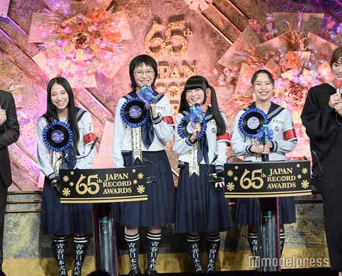 川口春奈&安住紳一郎「オトナブルー」“首振りダンス”披露「可愛すぎる」「司会の時とギャップが最高」と反響続々<第65回輝く!日本レコード大賞>