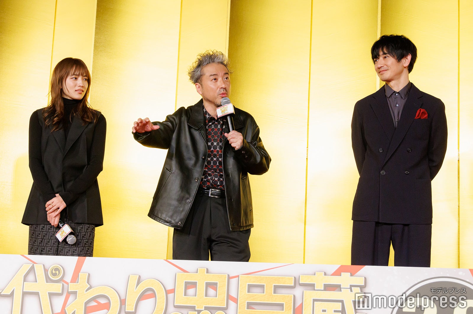 （左から）川口春奈、ムロツヨシ、永山瑛太（C）モデルプレス