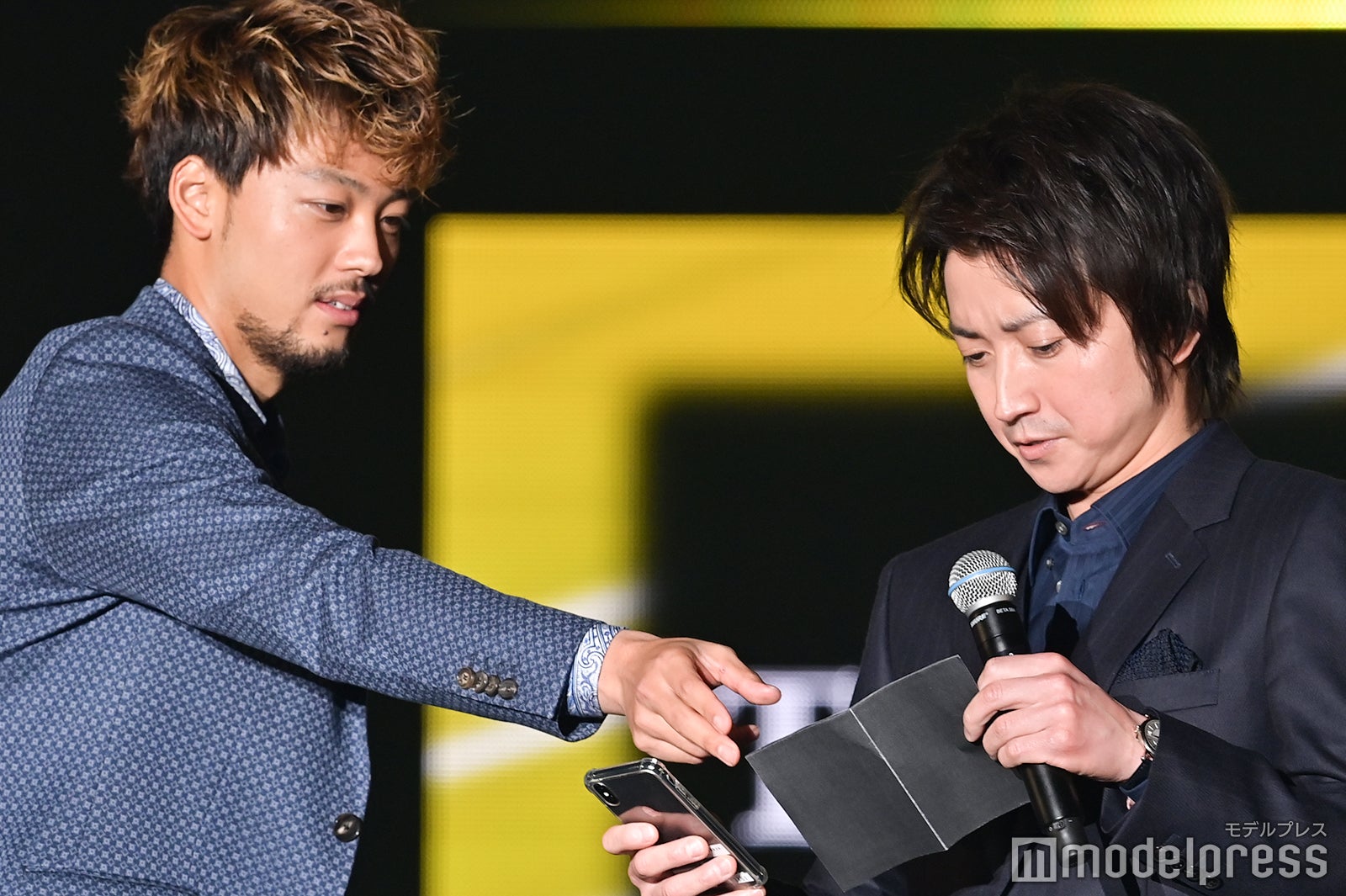 竹内涼真＆藤原竜也（C）モデルプレス