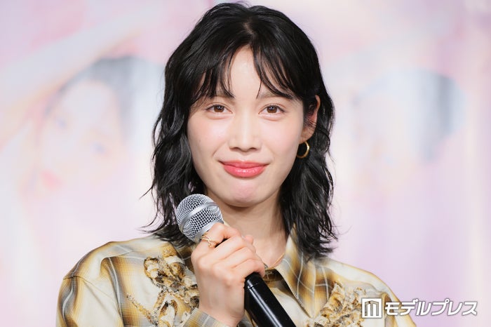 中村ゆりか、美脚際立つミニワンピコーデ2ルック披露「スタイル抜群」「どんな服も似合ってて天才」