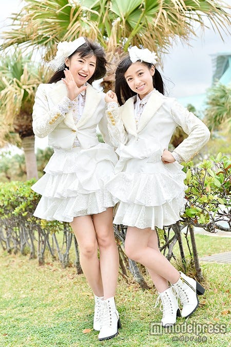 橋本環奈(右)&秋山美穂(左)