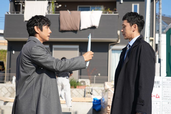 西島秀俊、深水元基/「真犯人フラグ」より (C)日本テレビ