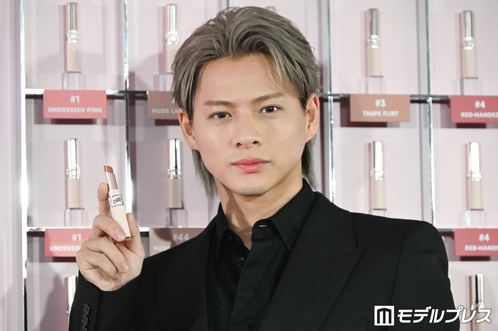Number_i平野紫耀、華やかメイク＆黒スーツで魅力放出【YSL LOVENUDE HOTEL】