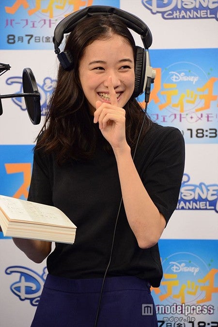 アフレコに挑戦する蒼井優