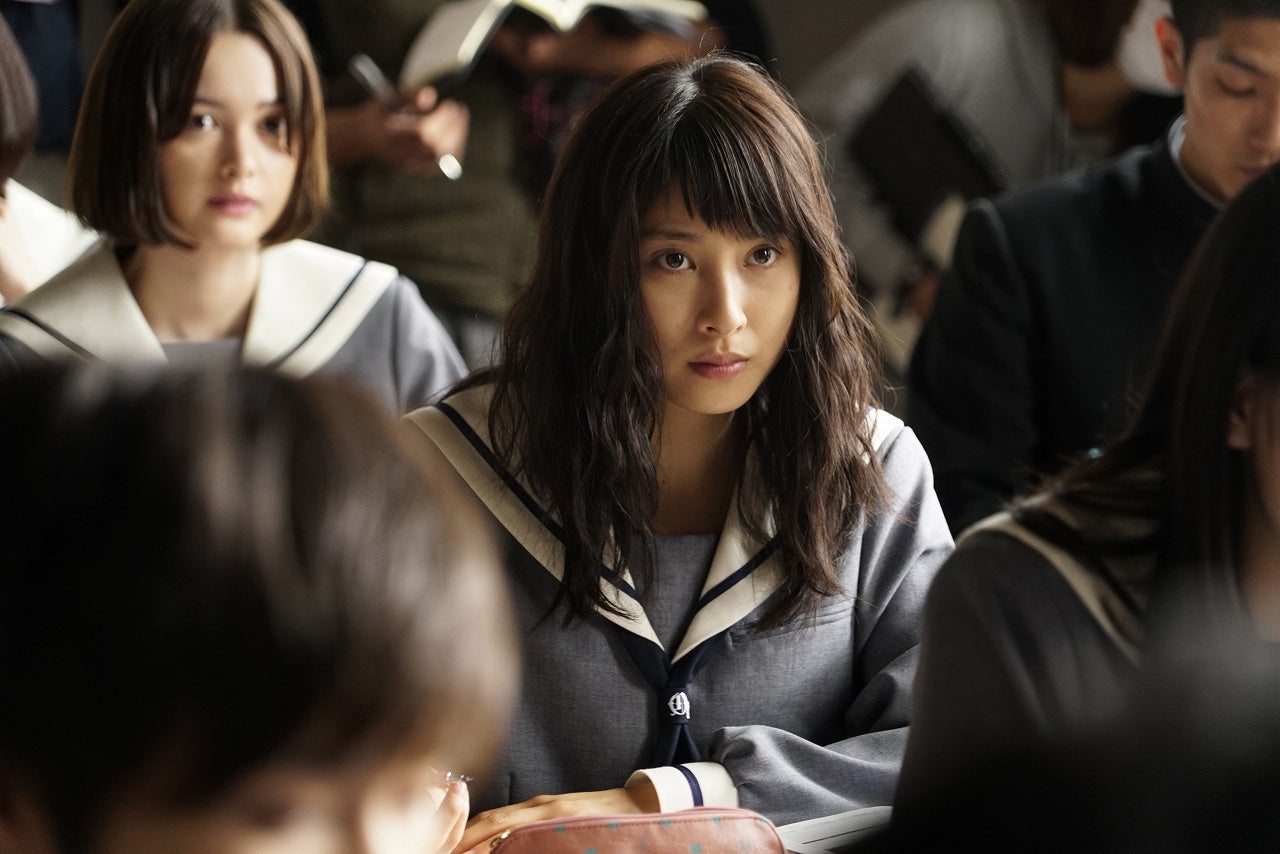 土屋太鳳＆玉城ティナが着こなす制服が可愛い！“リアルJK”からも絶賛の声